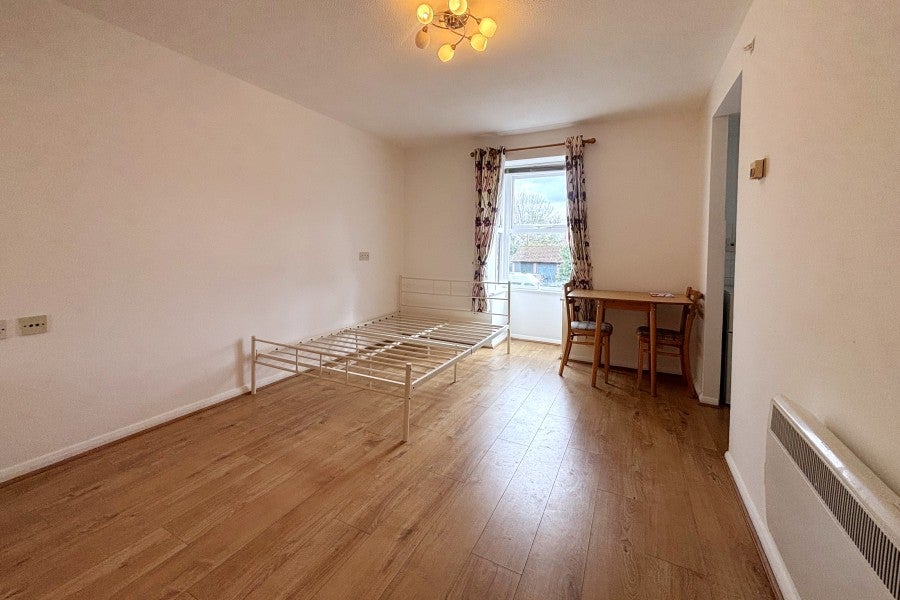 Flat Veryan in Woking