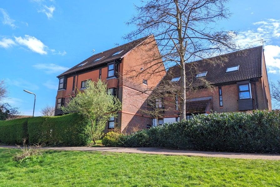 Flat Veryan in Woking