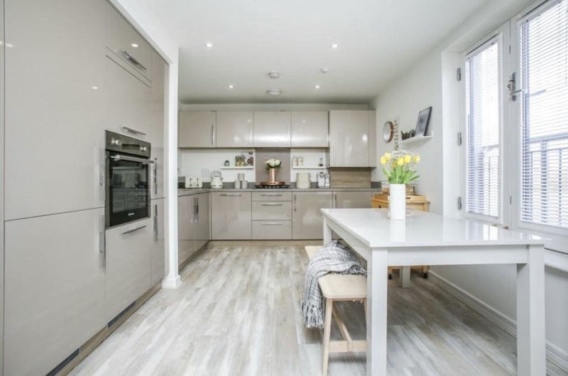 Flat Richmond Park Terrace in Glasgow
