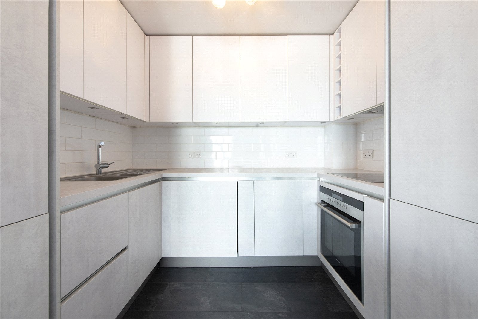 Flat Dairy Close in Greater London