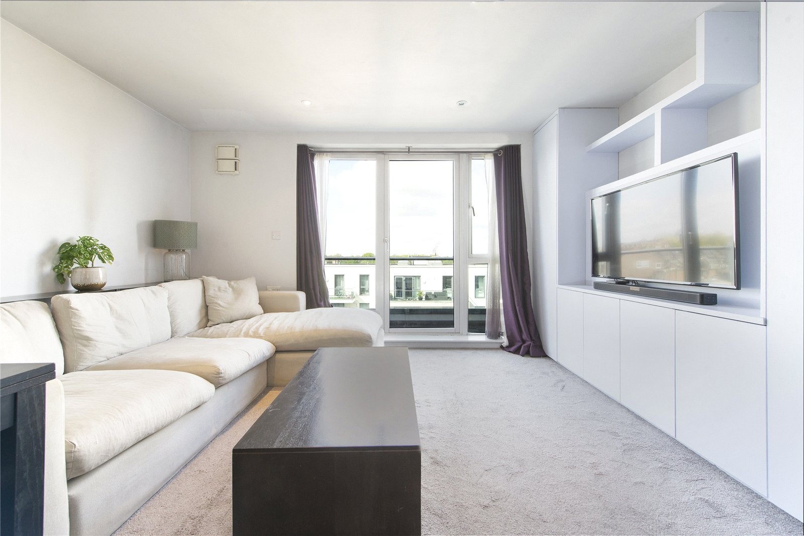 Flat Dairy Close in Greater London