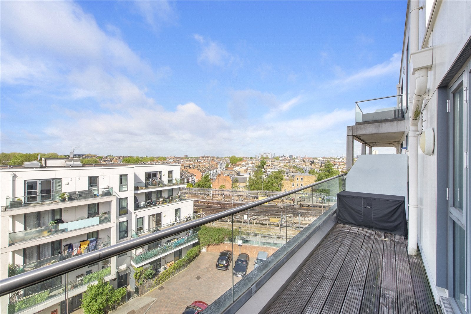 Flat Dairy Close in Greater London
