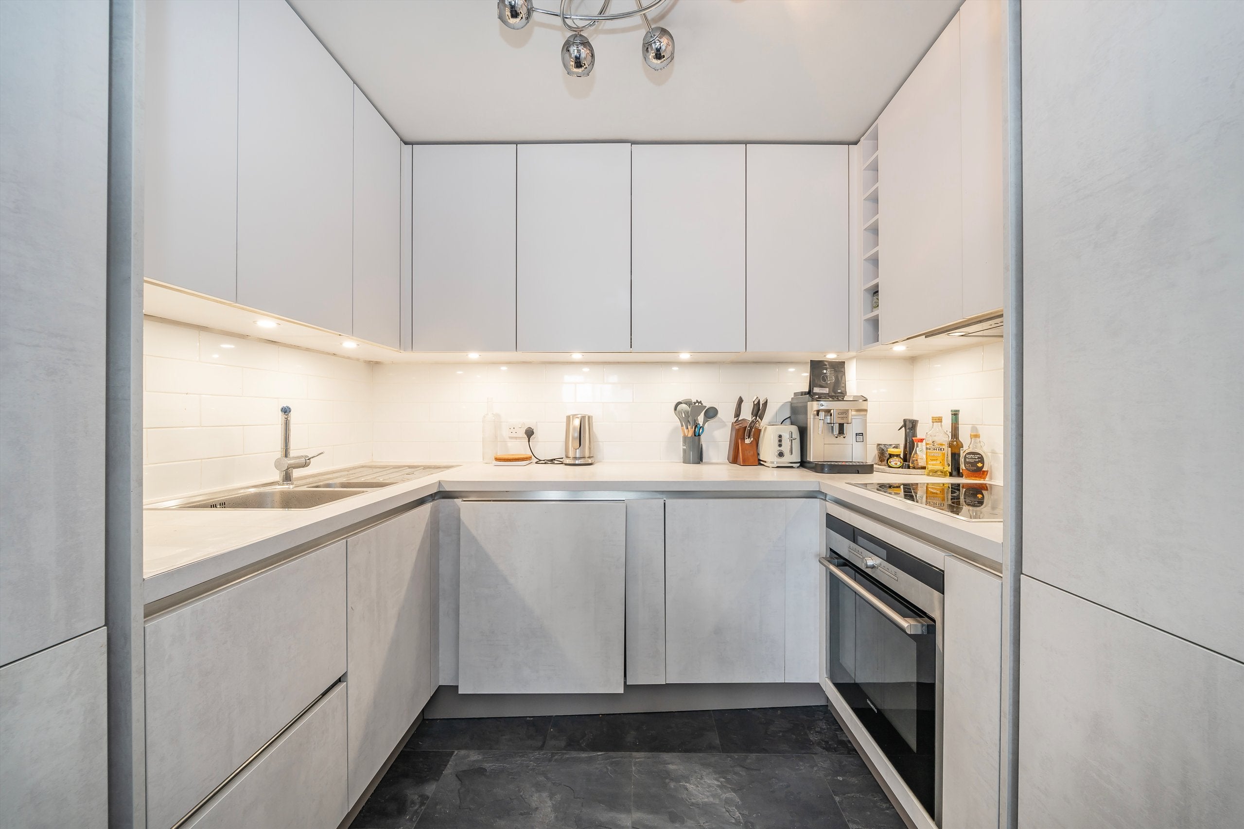 Flat Dairy Close in Greater London