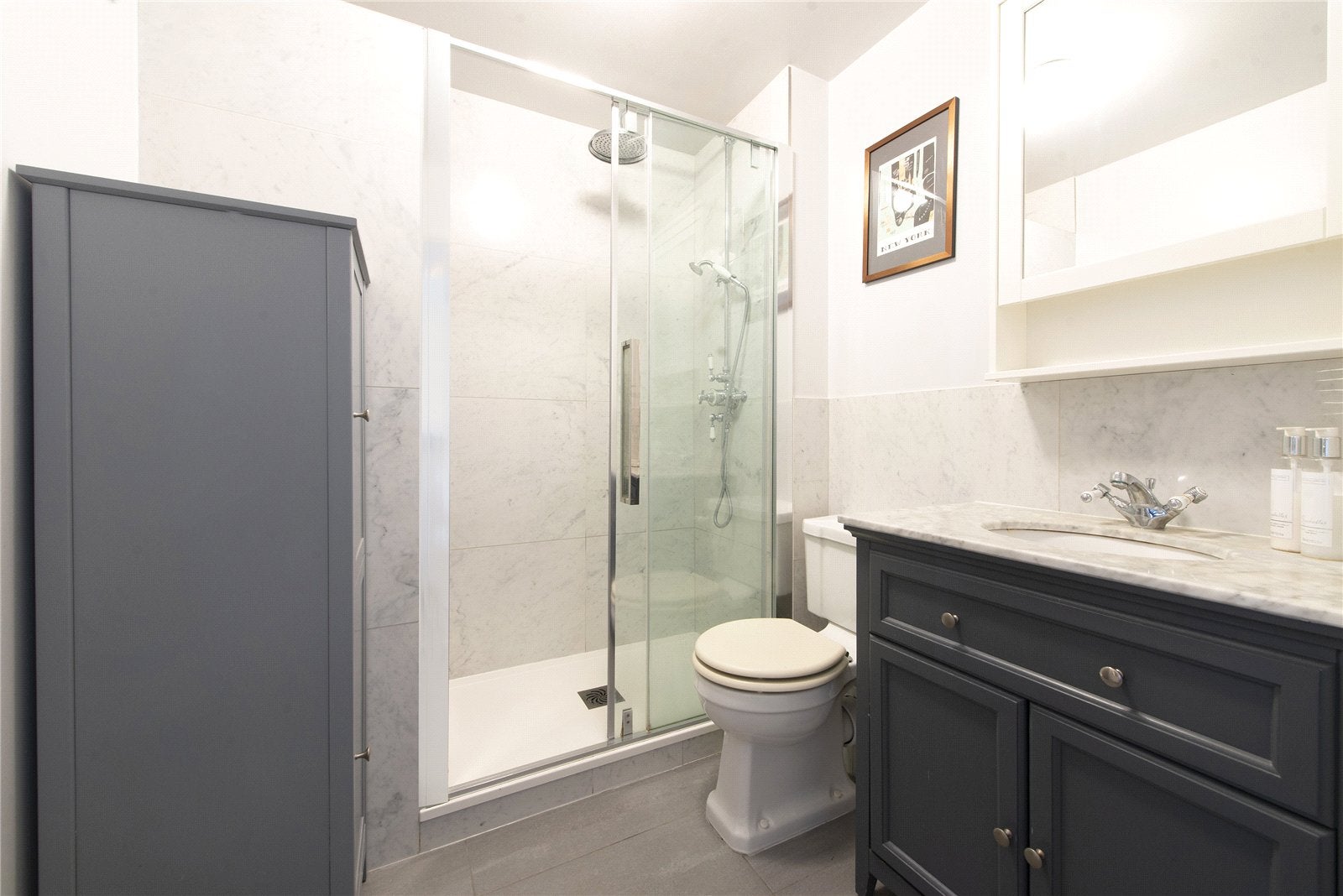 Flat Dairy Close in Greater London