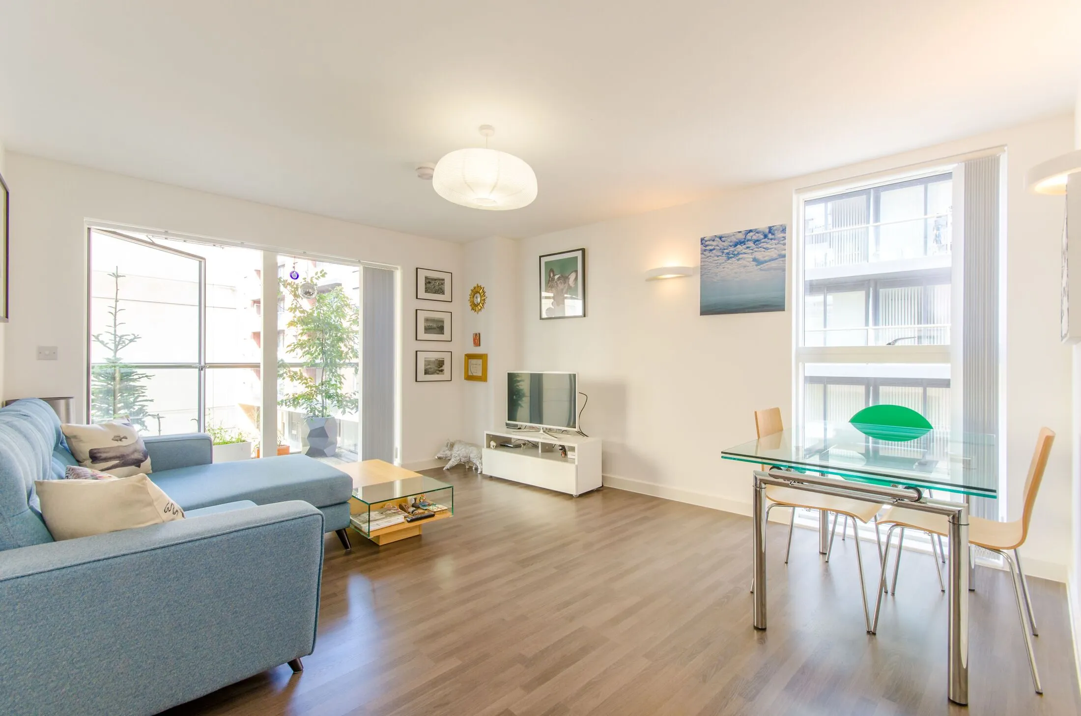 Flat Dance Square in Greater London