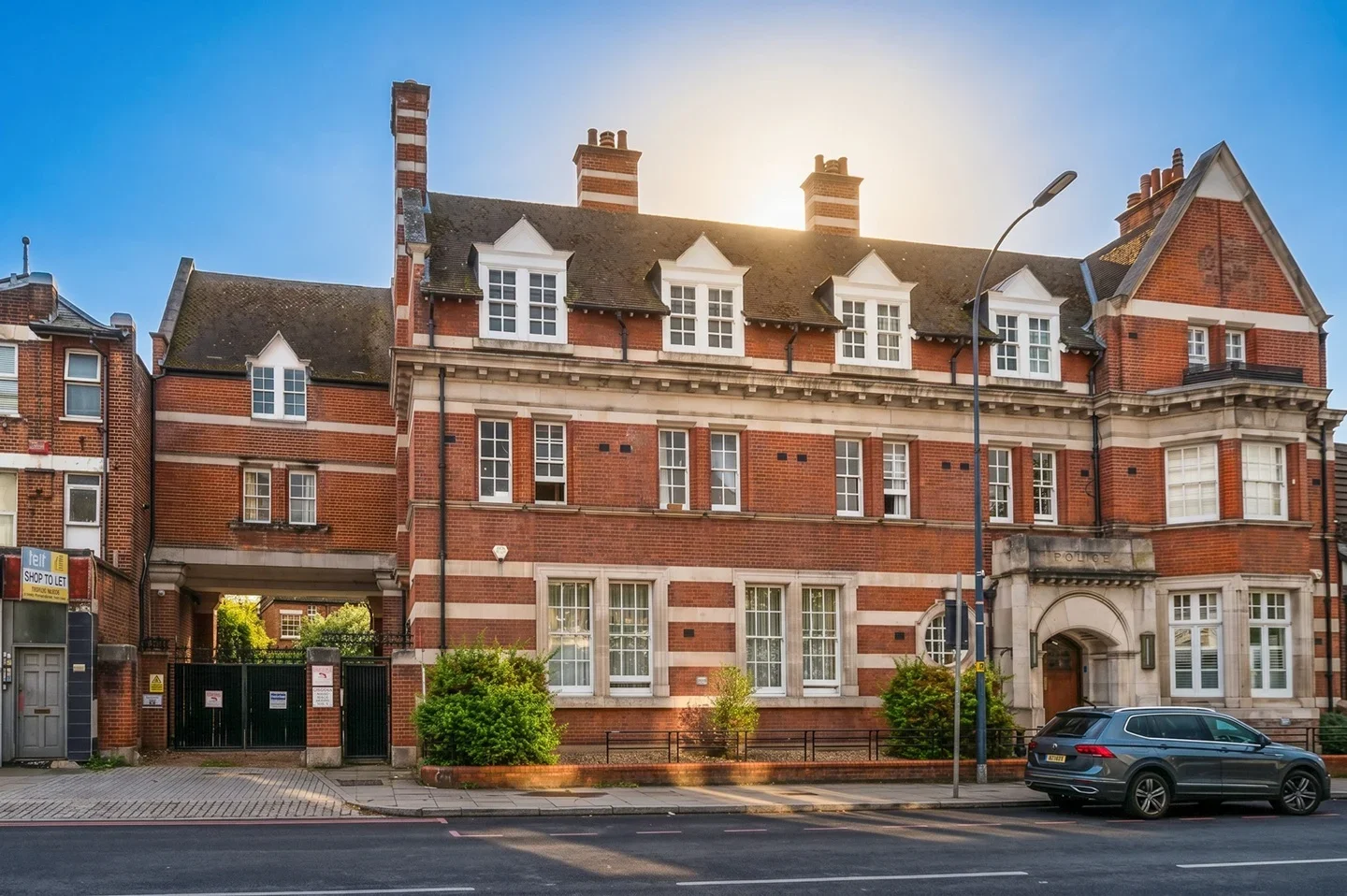 Flat Burnt Ash Road in Greater London