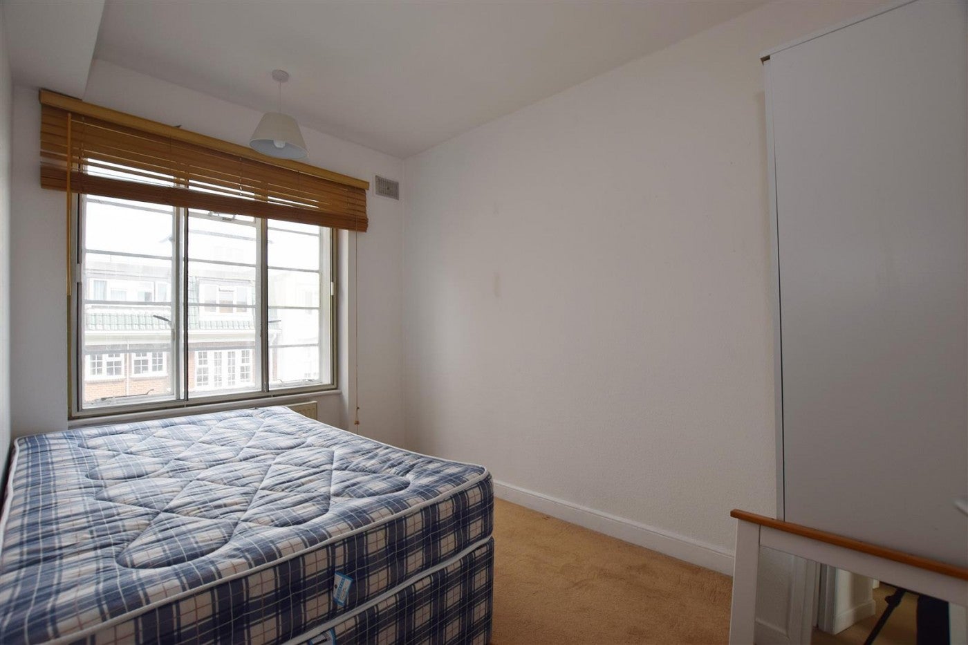 Flat West End Lane in Greater London