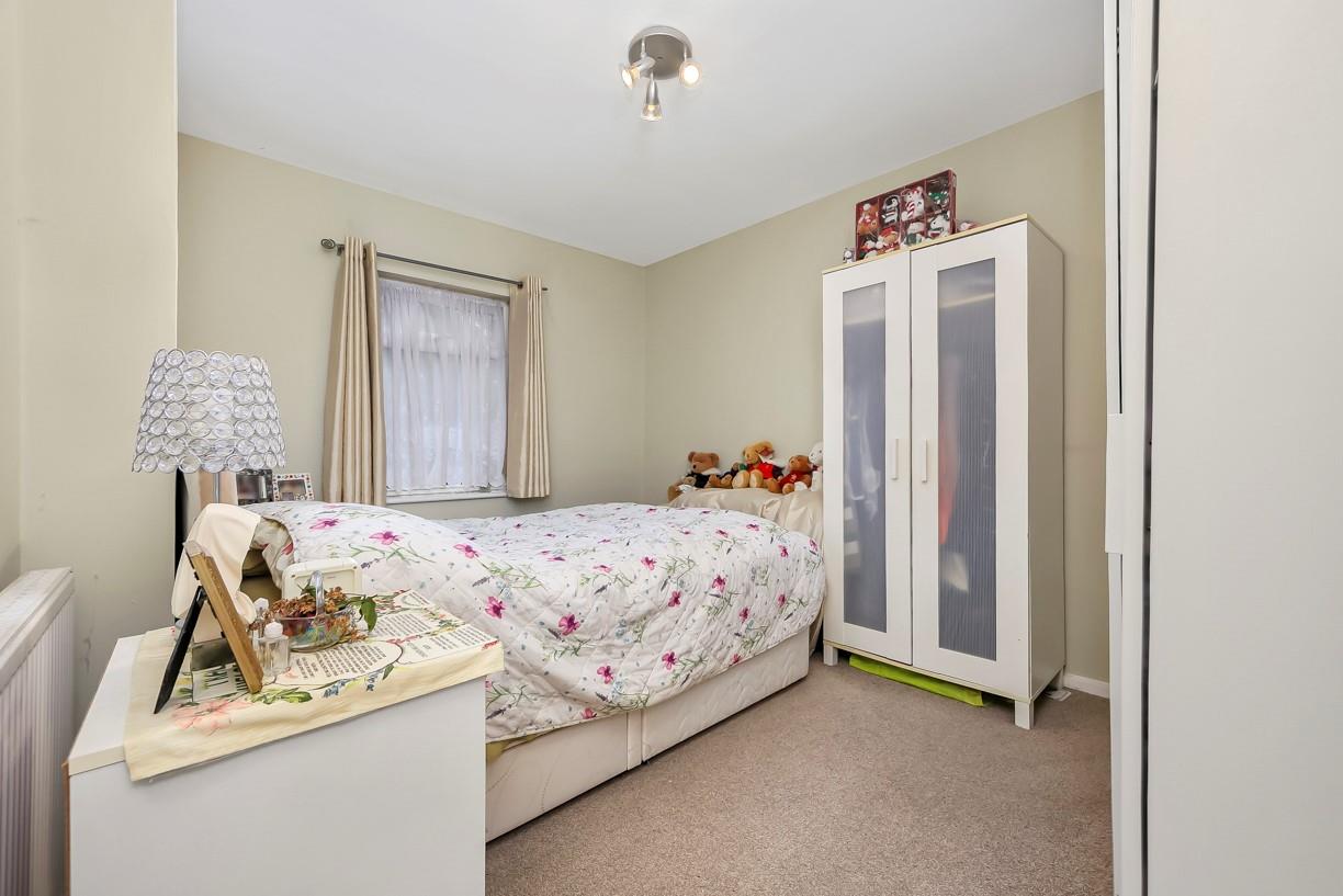 Flat Warsaw Close in London
