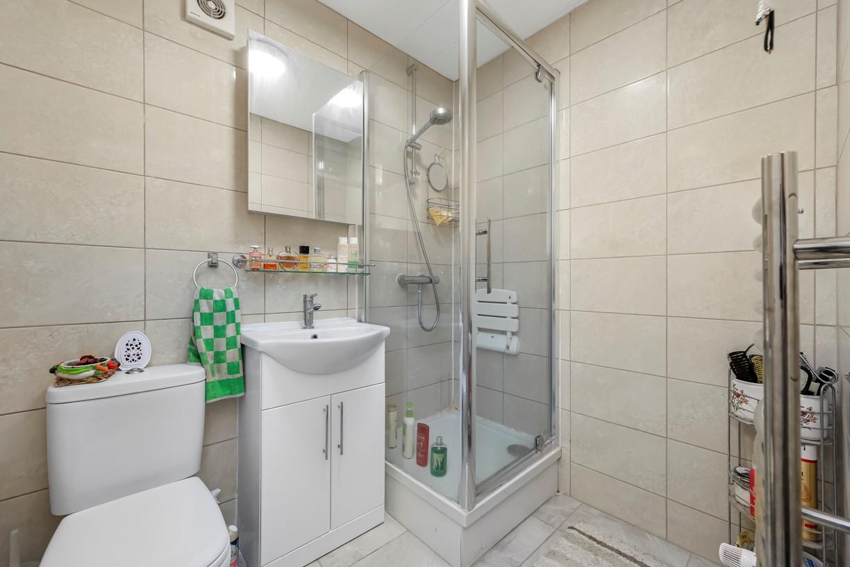 Flat Warsaw Close in London