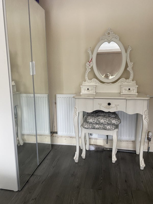 Room Ansdell Drive in Tameside