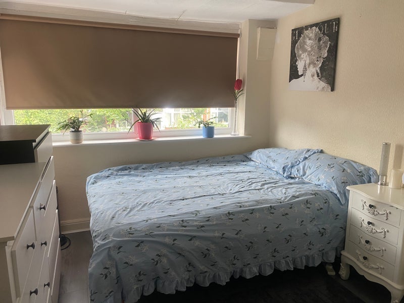 Room Ansdell Drive in Tameside