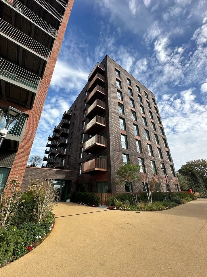 Flat Abbeydale Road in Greater London