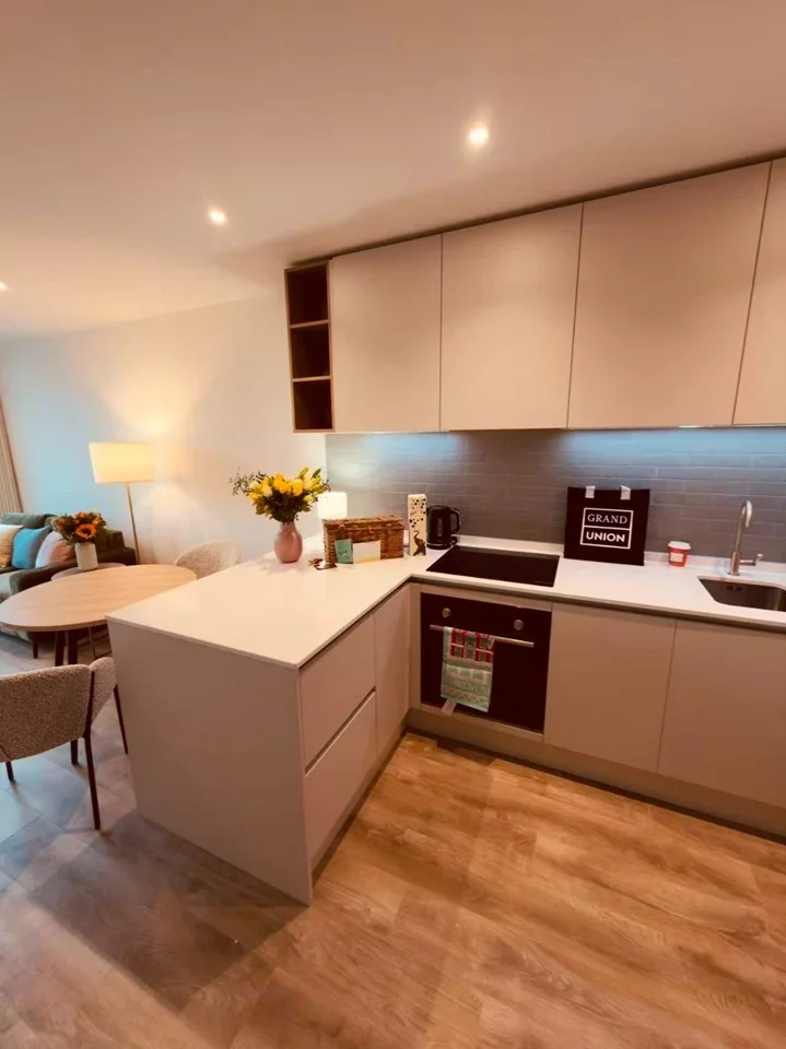 Flat Abbeydale Road in Greater London