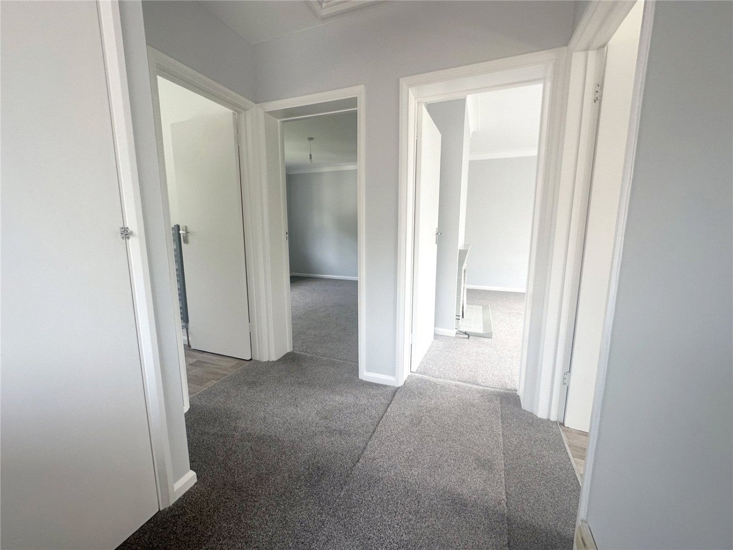 Flat Hankins Lane in Greater London