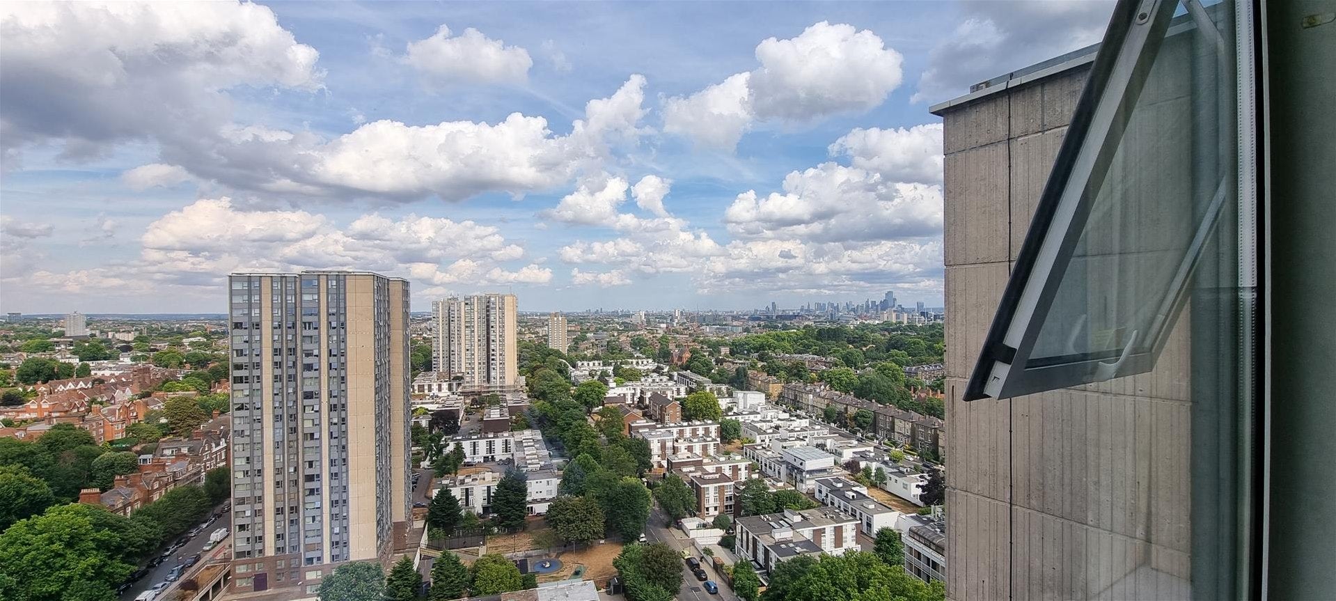Flat Primrose Hill Road in Greater London