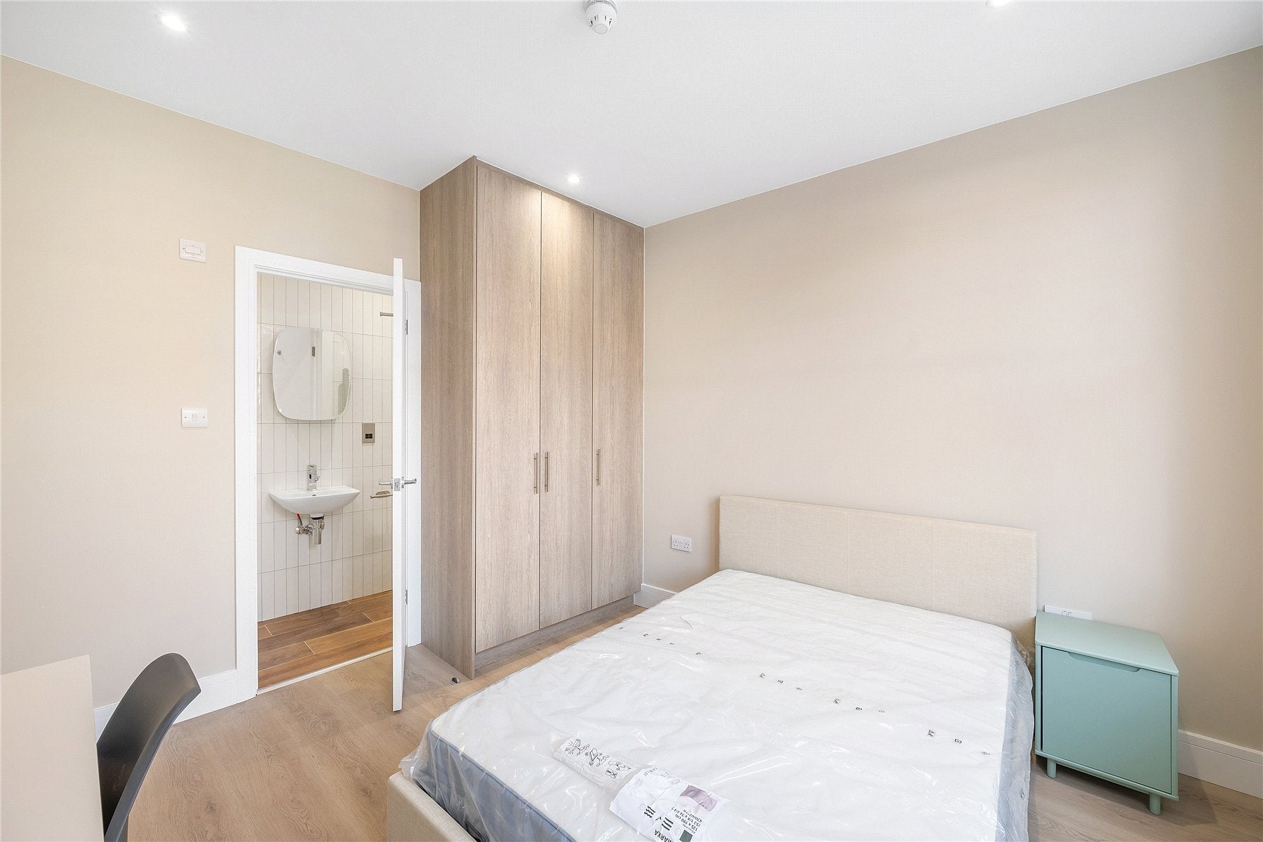 Room Margravine Gardens in Greater London