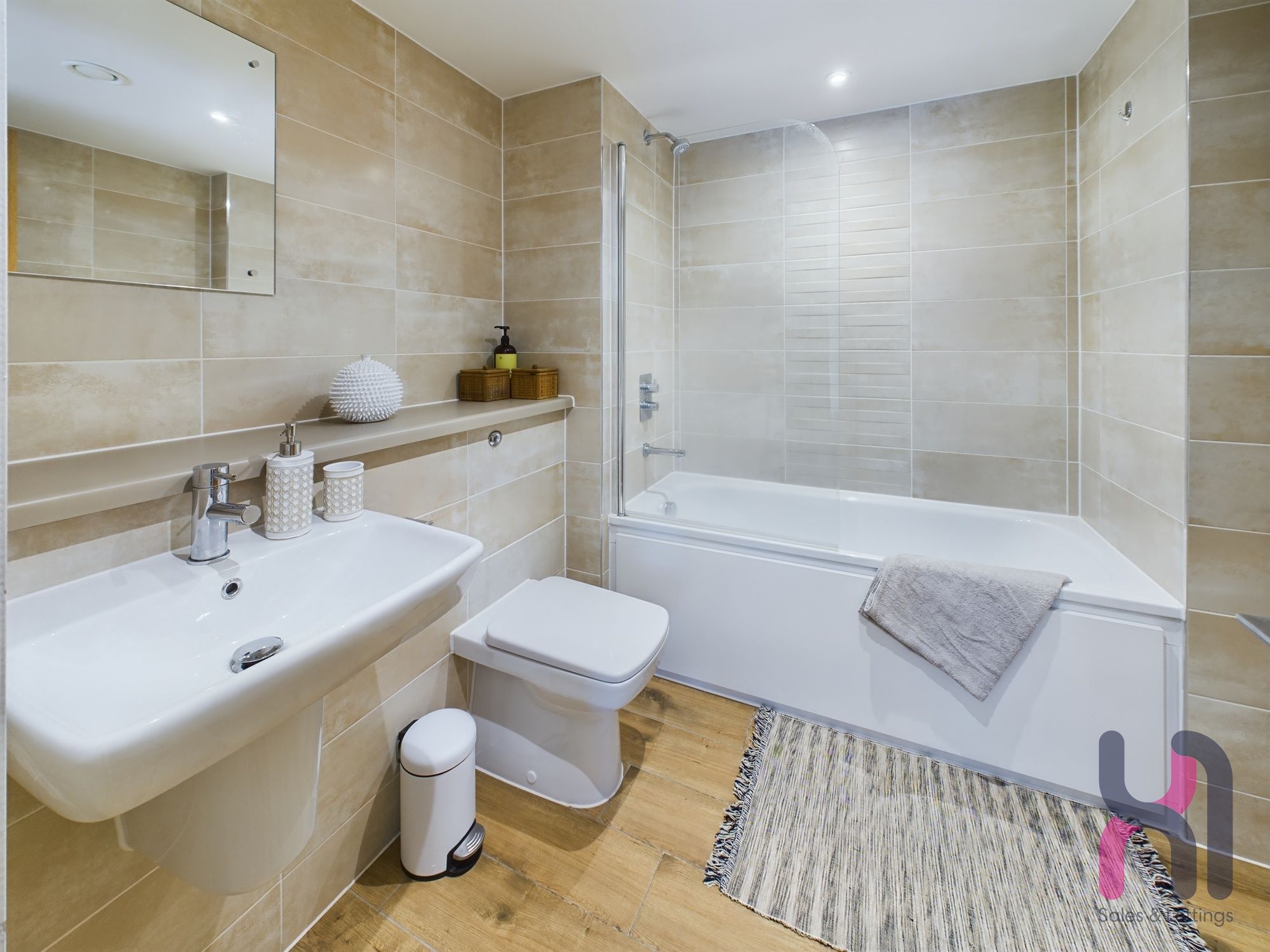 Flat Pomona Strand in Trafford