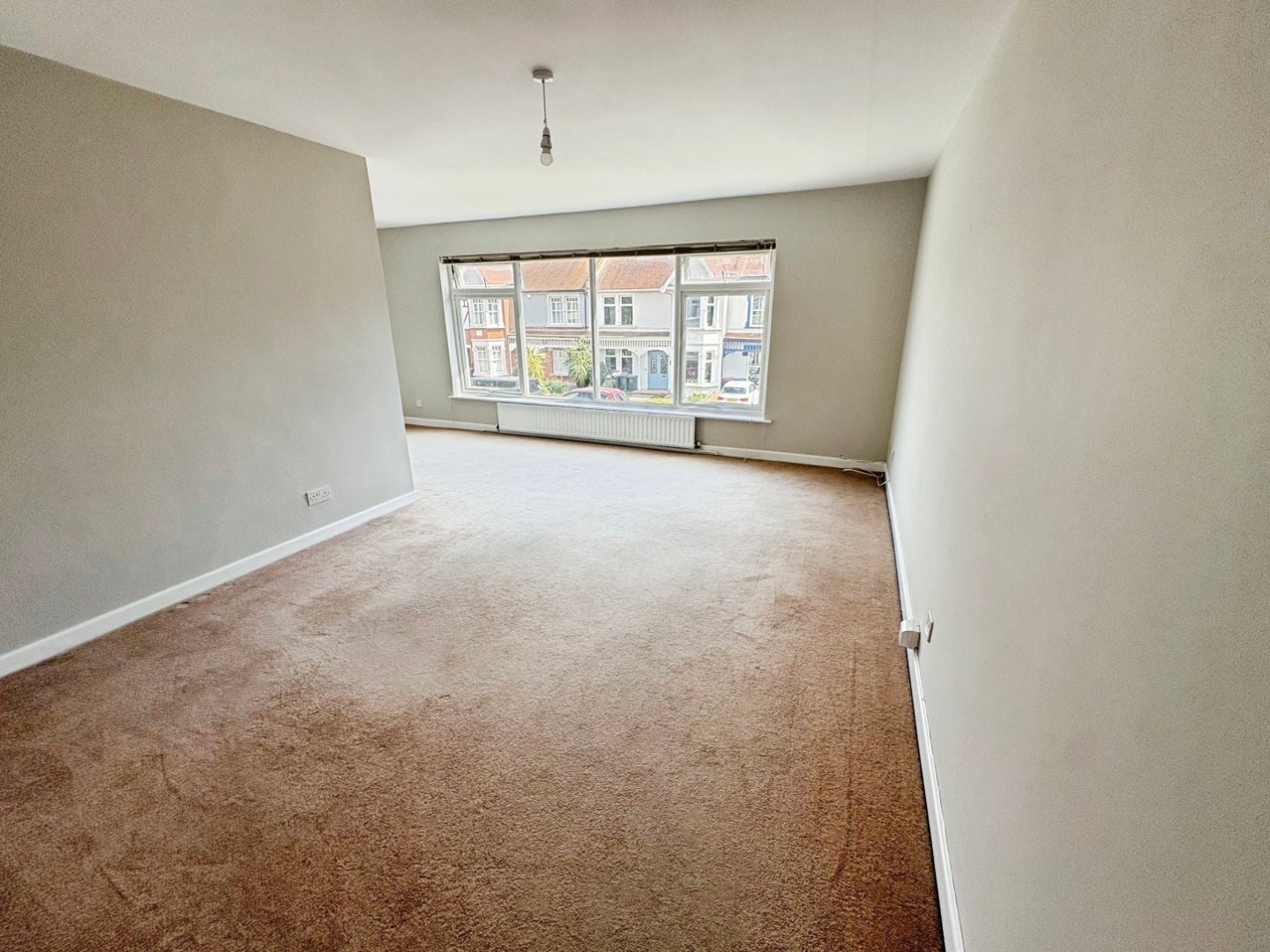 Flat Leigh Road in Southend-on-Sea