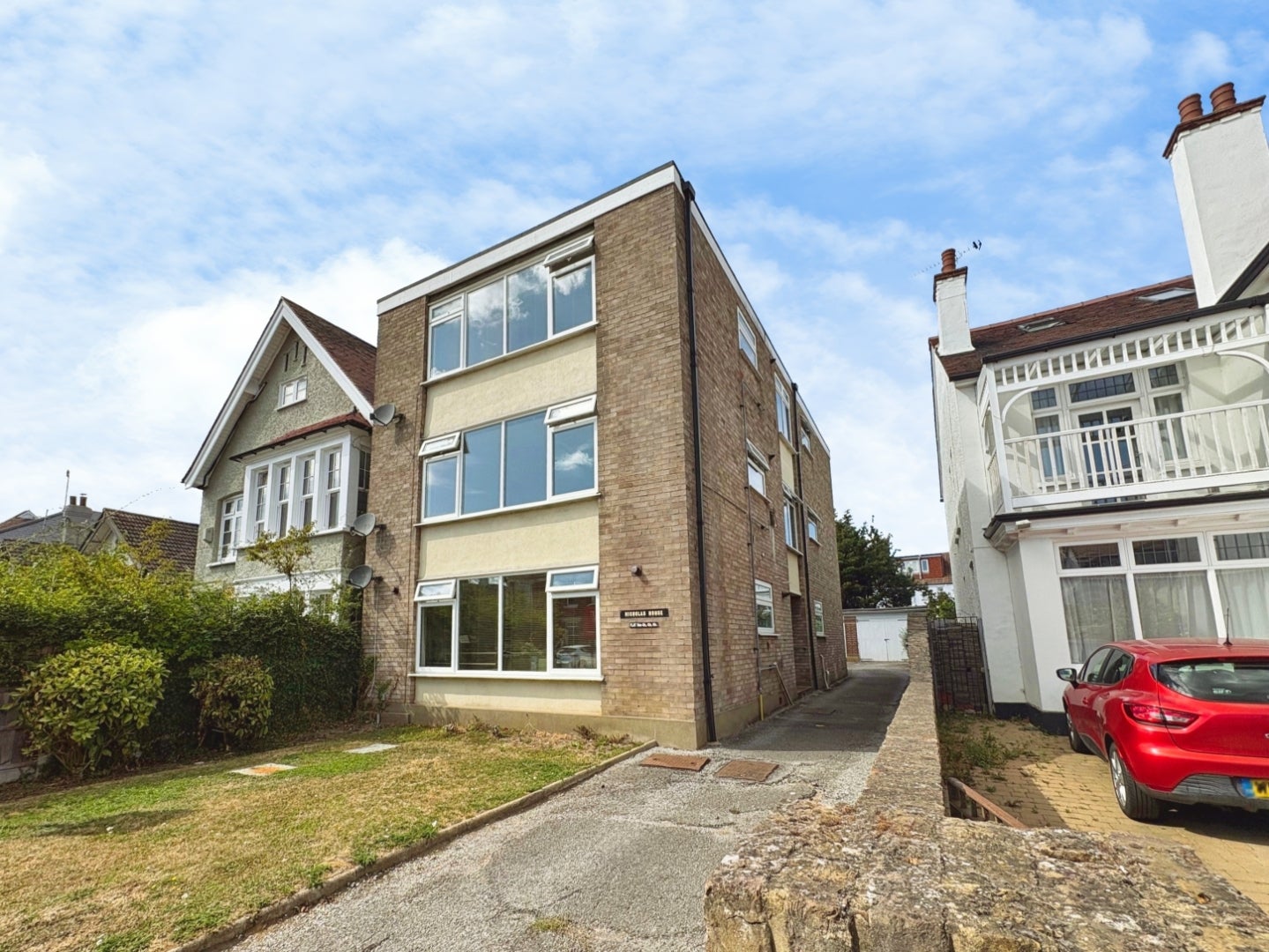 Flat Leigh Road in Southend-on-Sea