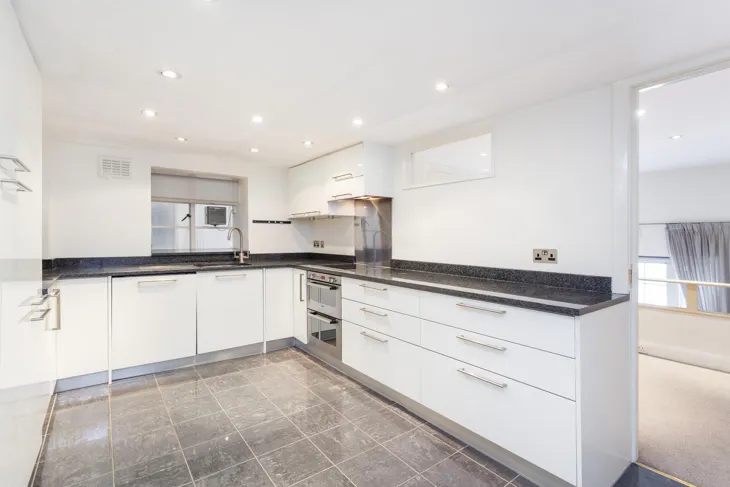 Flat Hyde Park Gardens in City of Westminster