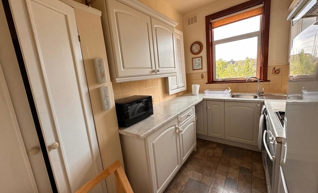 Flat Kenilworth Gardens in Greater London