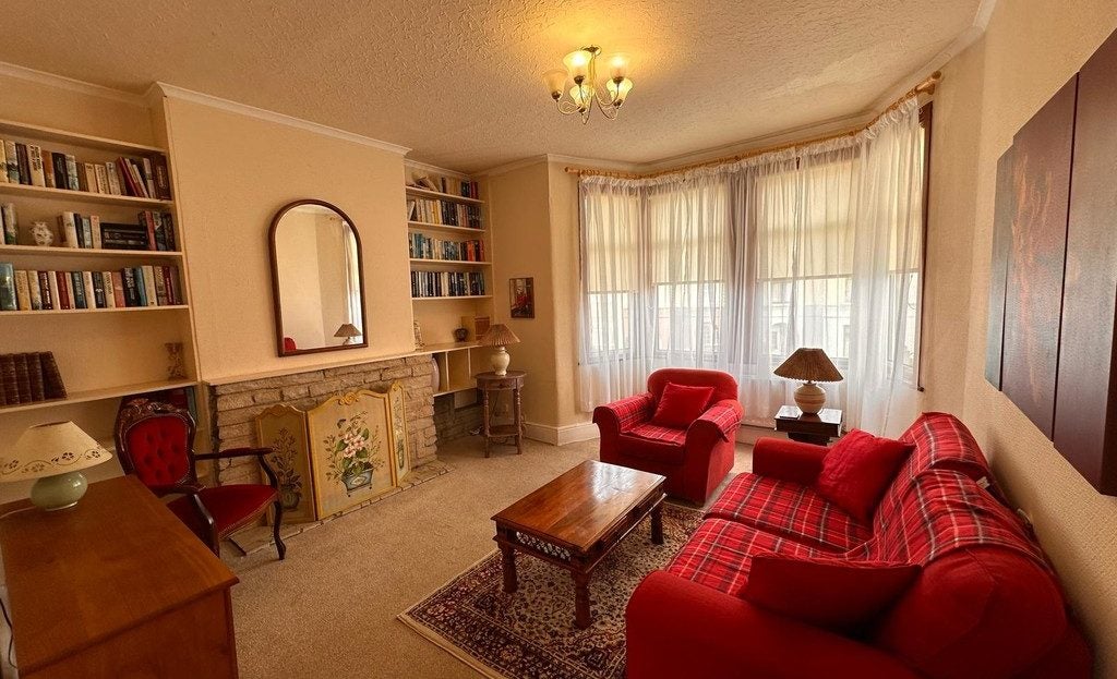 Flat Kenilworth Gardens in Greater London