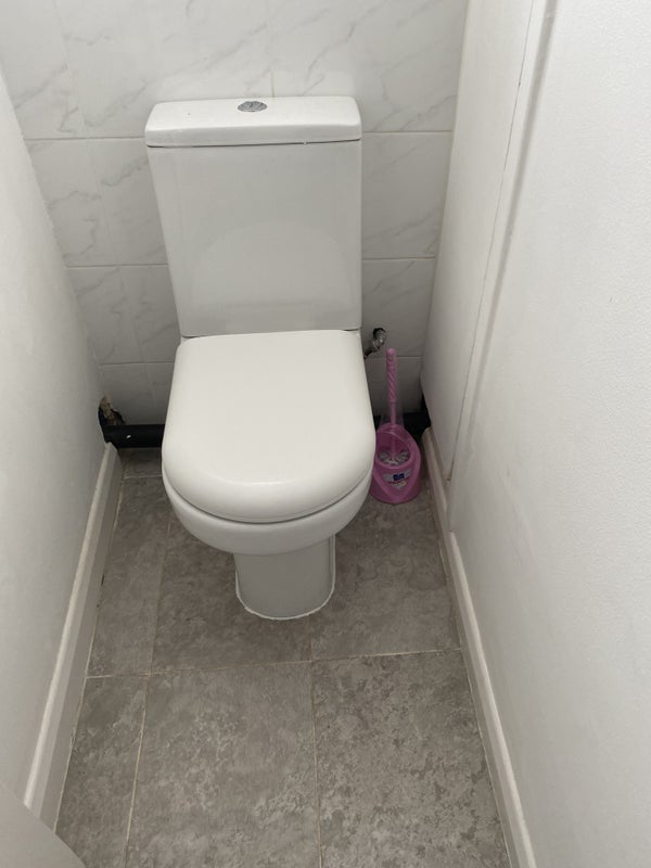 Room Sir Alexander Close in Greater London