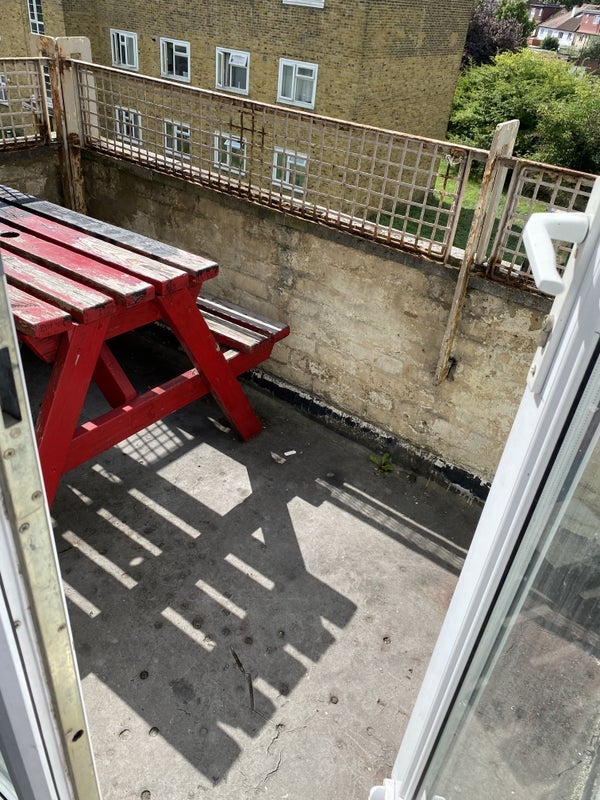 Room Sir Alexander Close in Greater London