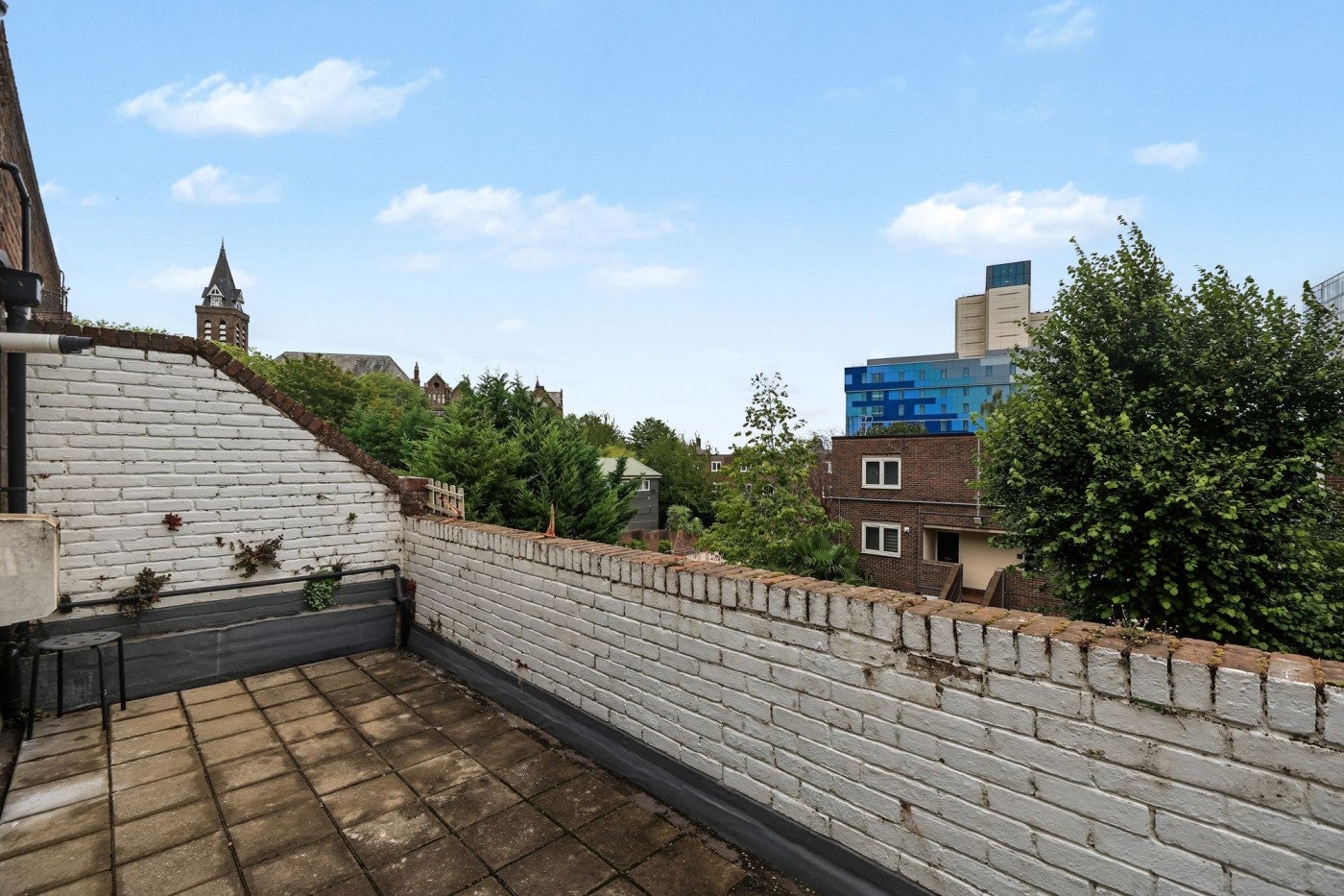 Flat Magdala Avenue in Greater London