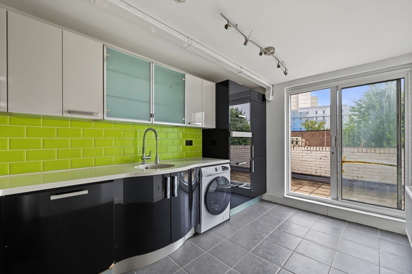 Flat Magdala Avenue in Greater London