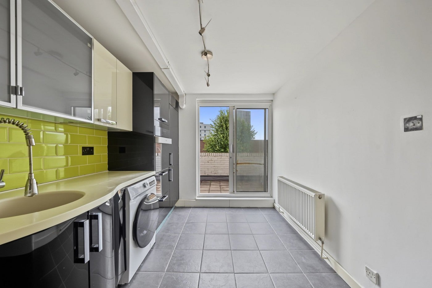 Flat Magdala Avenue in Greater London