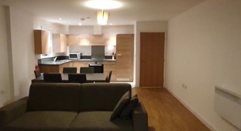 Room Commercial Road in Greater London