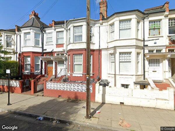 Flat Knightland Road in Greater London