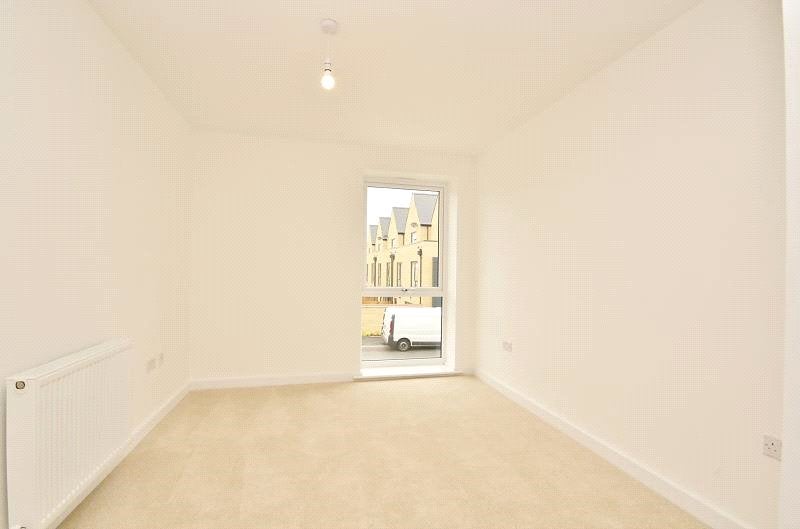 Flat Safflower Lane in Greater London