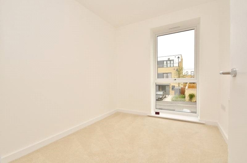 Flat Safflower Lane in Greater London