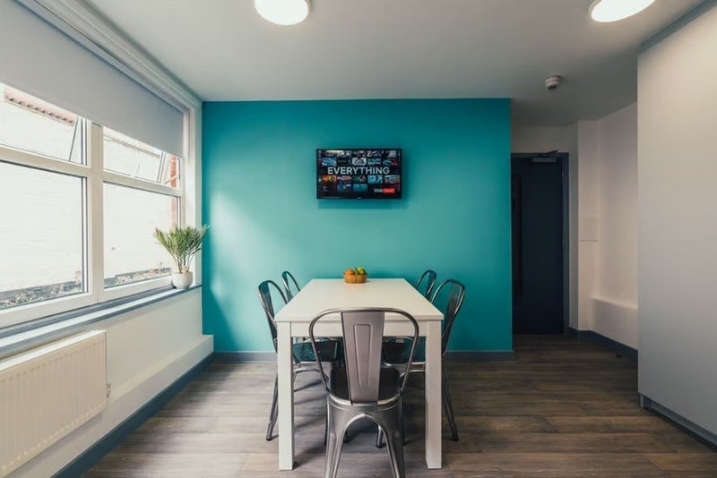 Room Millstone Lane in Leicester