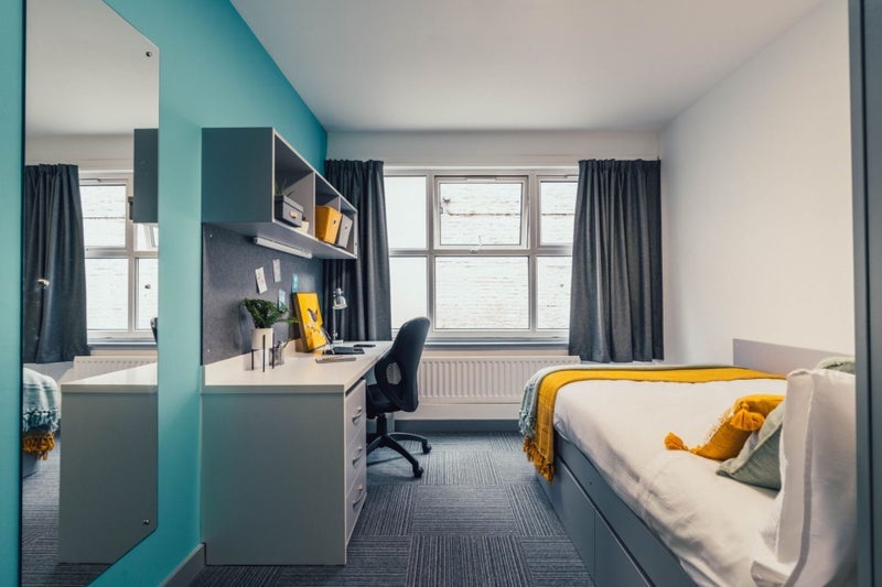 Room Millstone Lane in Leicester