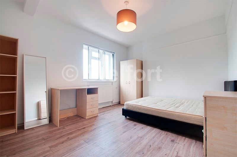 Flat Eversholt Street in Greater London