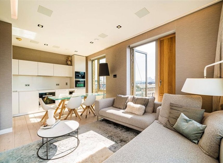 Flat Duchess Walk in Greater London