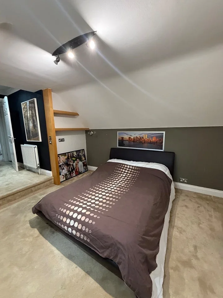 Room Grovewood Place in Epping Forest