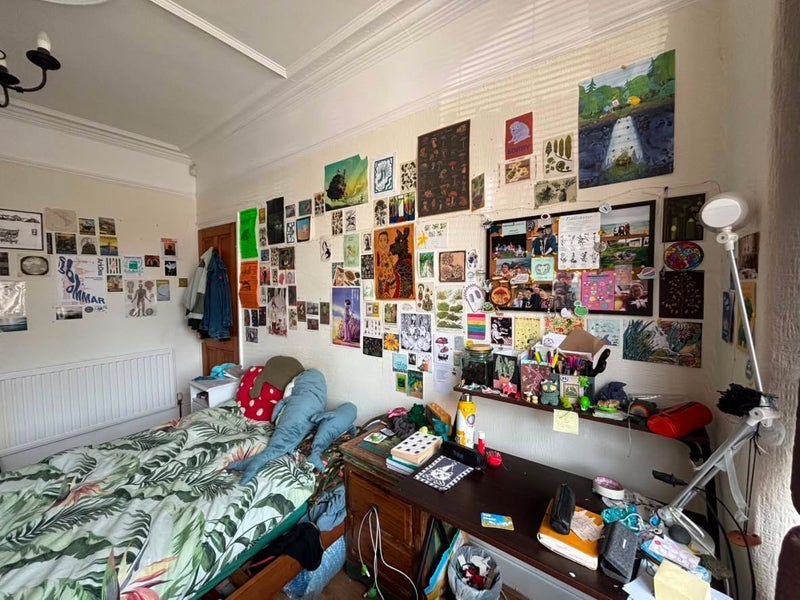 Room Hunter Hill Road in Sheffield