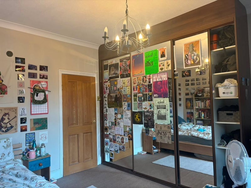 Room Hunter Hill Road in Sheffield