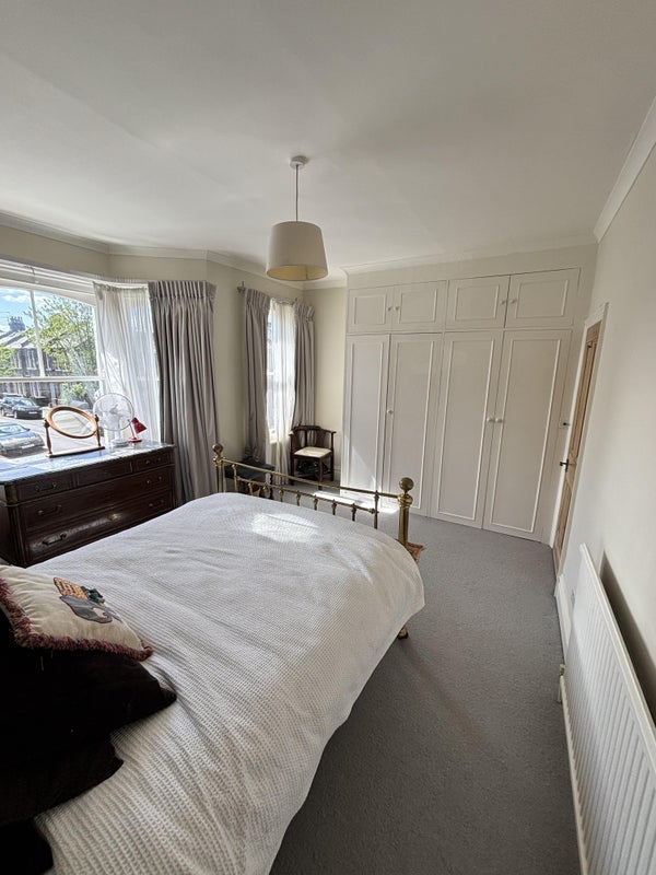 Room Emu Road in Greater London