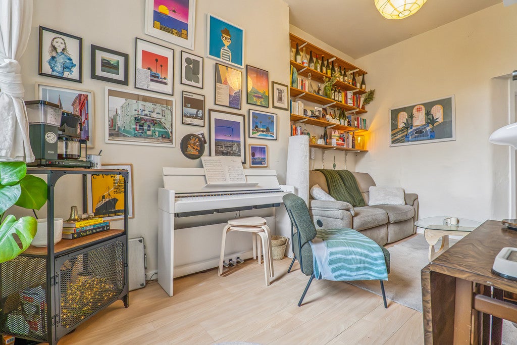 Flat Succoth Street in Glasgow