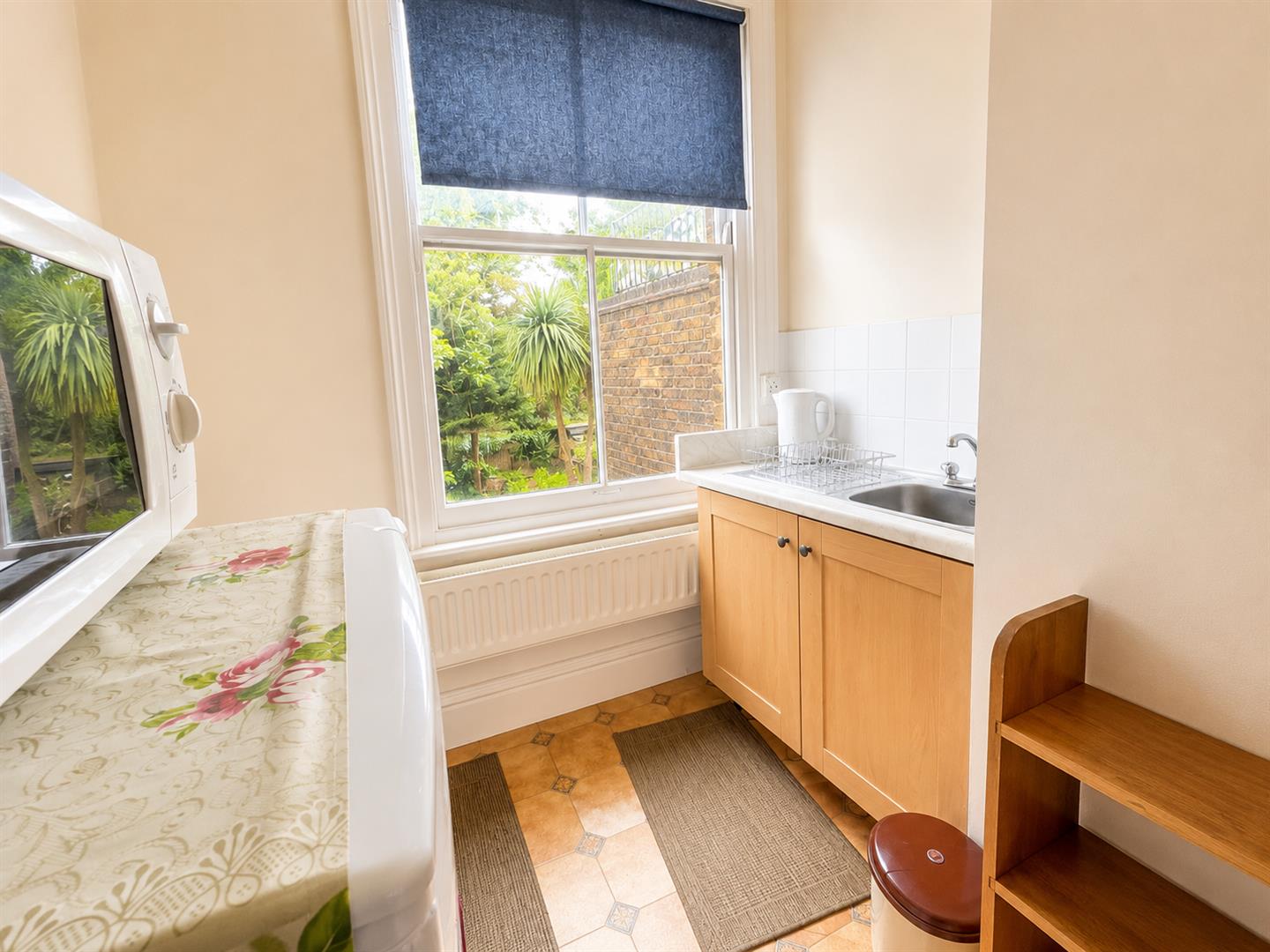 Room Trafalgar Avenue in Greater London