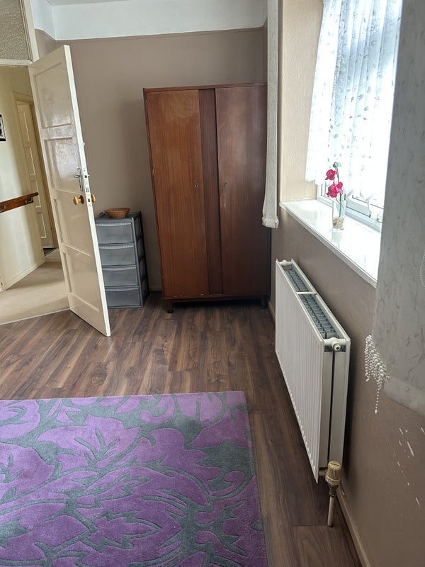 Room Sparkford Avenue in Manchester