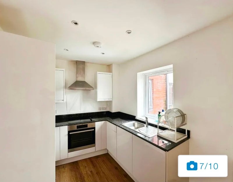Room Corinthian Avenue in Salford