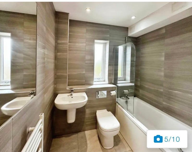 Room Corinthian Avenue in Salford