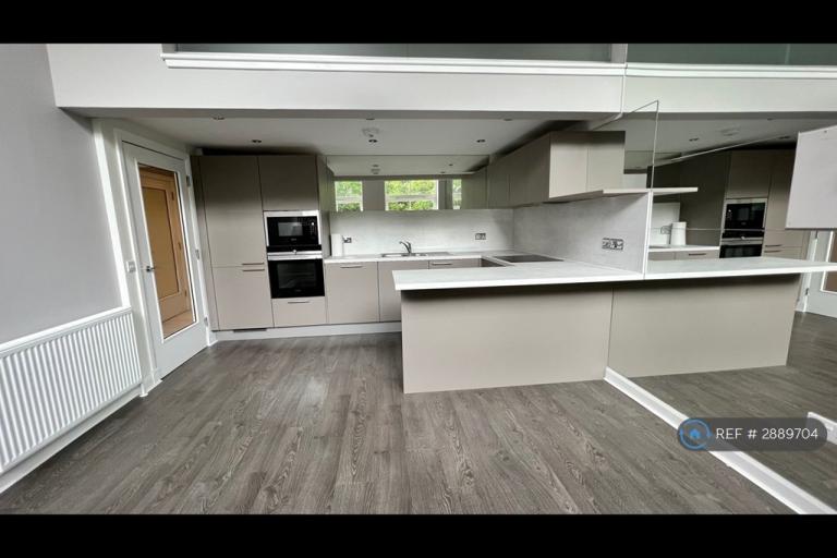 Flat Broomhill Avenue in Glasgow