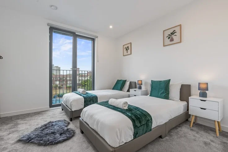 Flat Plaistow Road in Greater London